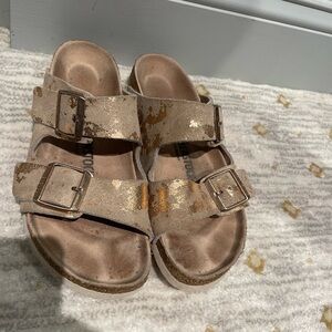 Birkenstock women’s sandals - Gold and Tan